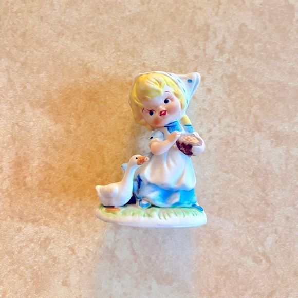 HOMCO FIGURINE Girl Feeding Duck Goose Blue Dress 3" Porcelain Vintage - Picture 6 of 10